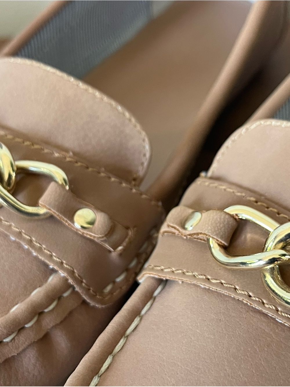 Tommy Hilfiger Camel Leather Chain Loafers with Gold Hardware - Picture 3 of 5